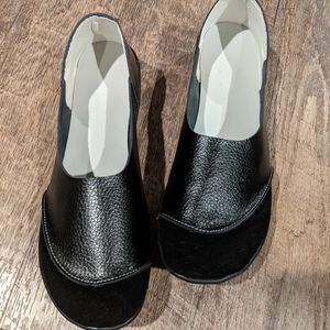 Flat comfortable shoes for women
